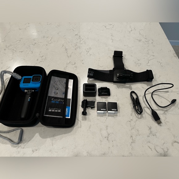 HERO 11 Black Go Pro and Accessories Bundle - Picture 1 of 6